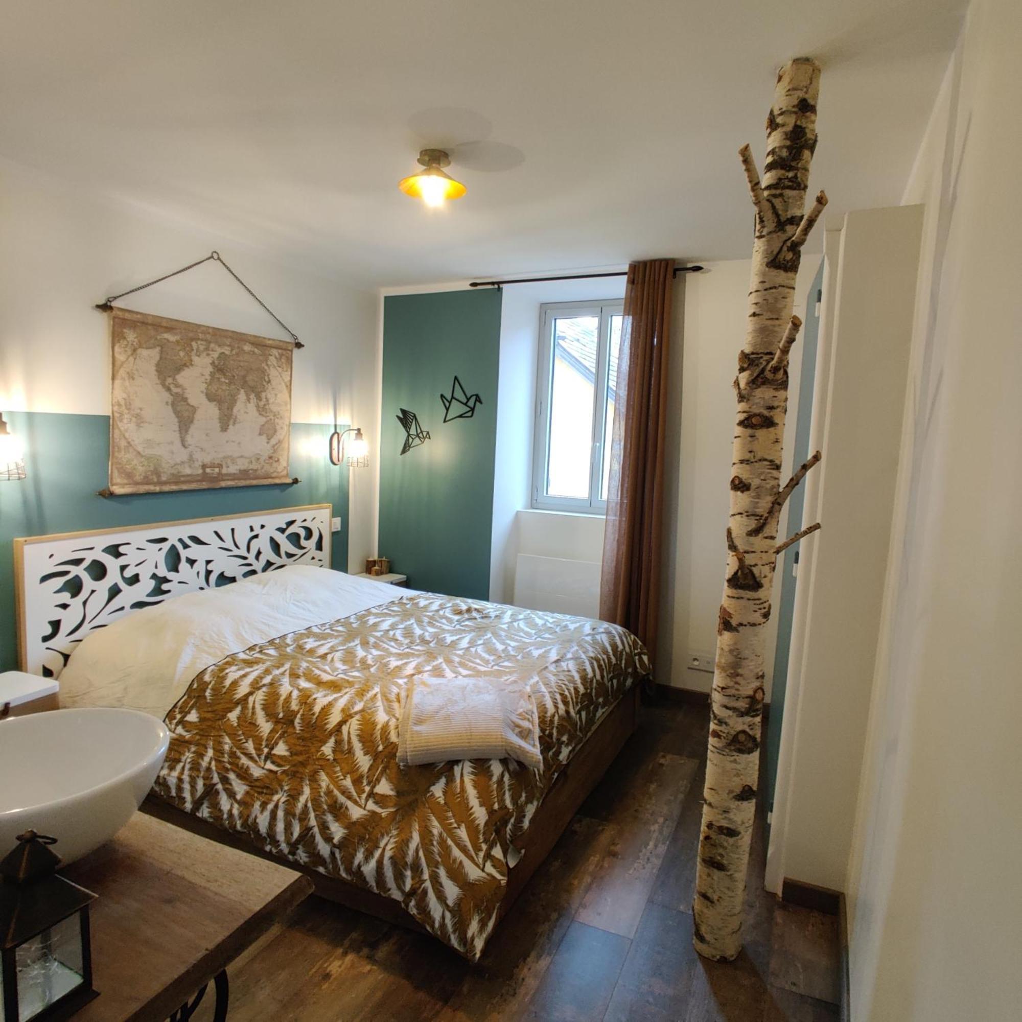 Hotel Au Coin Du Chemin Chambéry Habitación foto